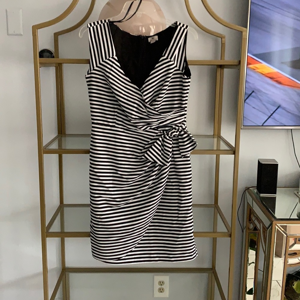 Must have black and white dress for summer size 4